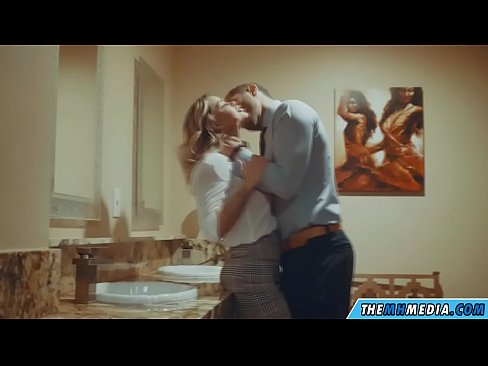 ❤️ Том биетэй шаргал үст таныг нийтийн бие засах газар уруу татах үед ❤❌ Зовх видео mn.hentaibar-com.ru